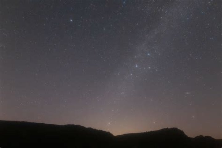 A comet newcomer and autumn returns: the night sky in September